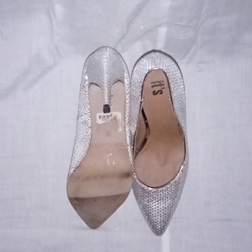 Shoes - Picture 3 of 4